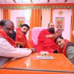Maha Grampa team took blessings from Maha Mandaleshwar Bhavani Nandan Yeti Ji Maharaj