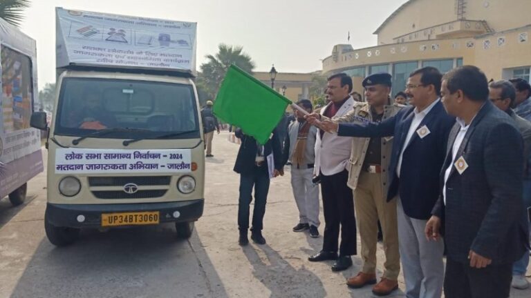 DM and SP flagged off the campaign vehicle to create awareness about electronic voting machines.