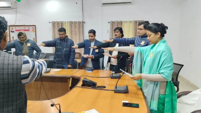 District Election Officer administered oath on National Voter's Day